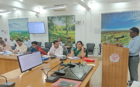 शासन की प्राथमिकता वाले विकास कार्यक्रमों की मंडलायुक्त ने की समीक्षा