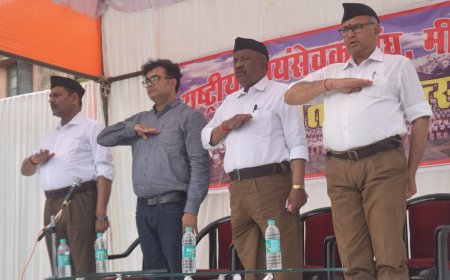 वर्ष प्रतिपदा पर हजारों स्वयं सेवकों ने किया नगर में पथ संचलन।