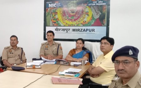 राज्य निर्वाचन आयुक्त ने निकाय चुनाव की तैयारियों का जिलाधिकारी के साथ किया समीक्षा।