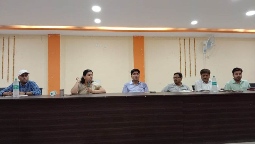 गांव के सरकारी/ सार्वजनिक भूमि की सुरक्षा करना लेखपाल की जिम्मेदारी - जिला मजिस्ट्रेट
