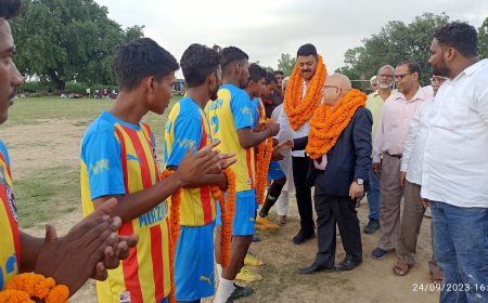 विक्रम क्लब मेड़िया ने काशी फुटबाल क्लब को हराकर जीता फुटबाल कप