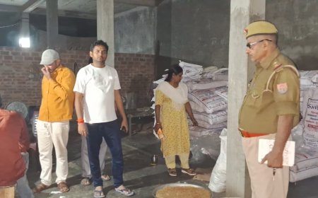 एसडीएम ने छापा मारकर 270 बोरी मिल्क पाउडर और 5कुंतल नकली खोवा किया जप्त