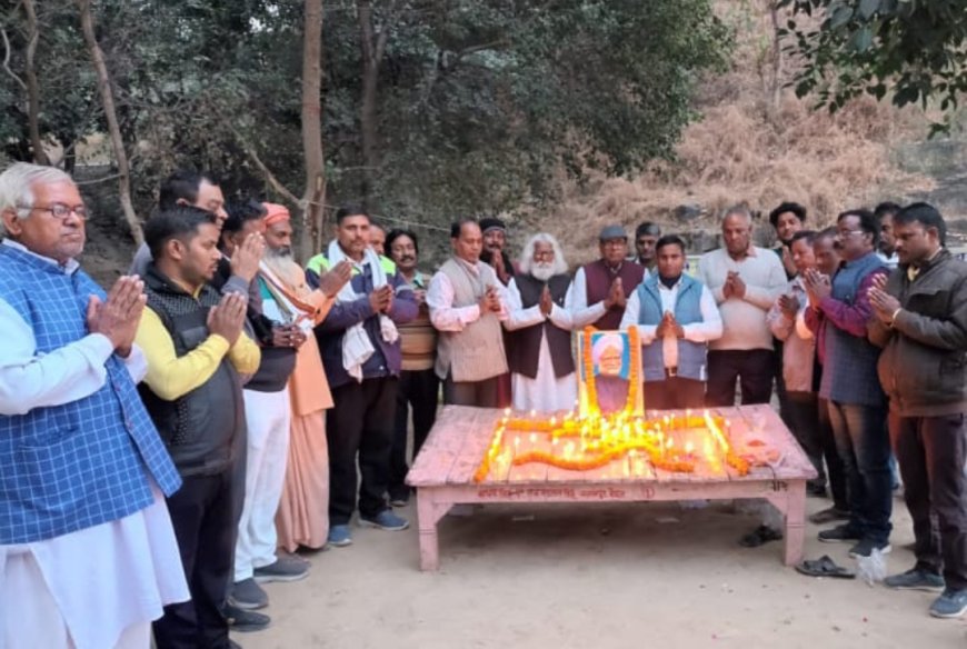 कांग्रेस जनों सहित विभिन्न संगठनों ने दी पूर्व प्रधानमंत्री मन मोहन सिंह को श्रद्धांजलि